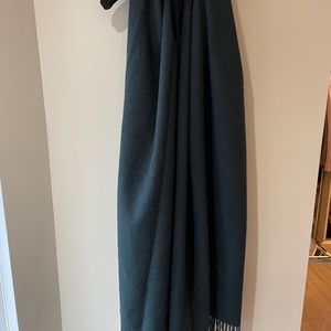 H AND M 100% WOOL OVERSIZED SCARF
